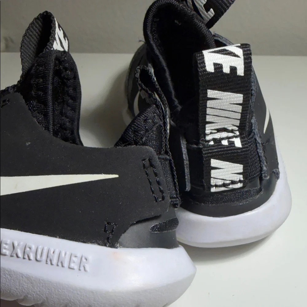 Nike sleek black